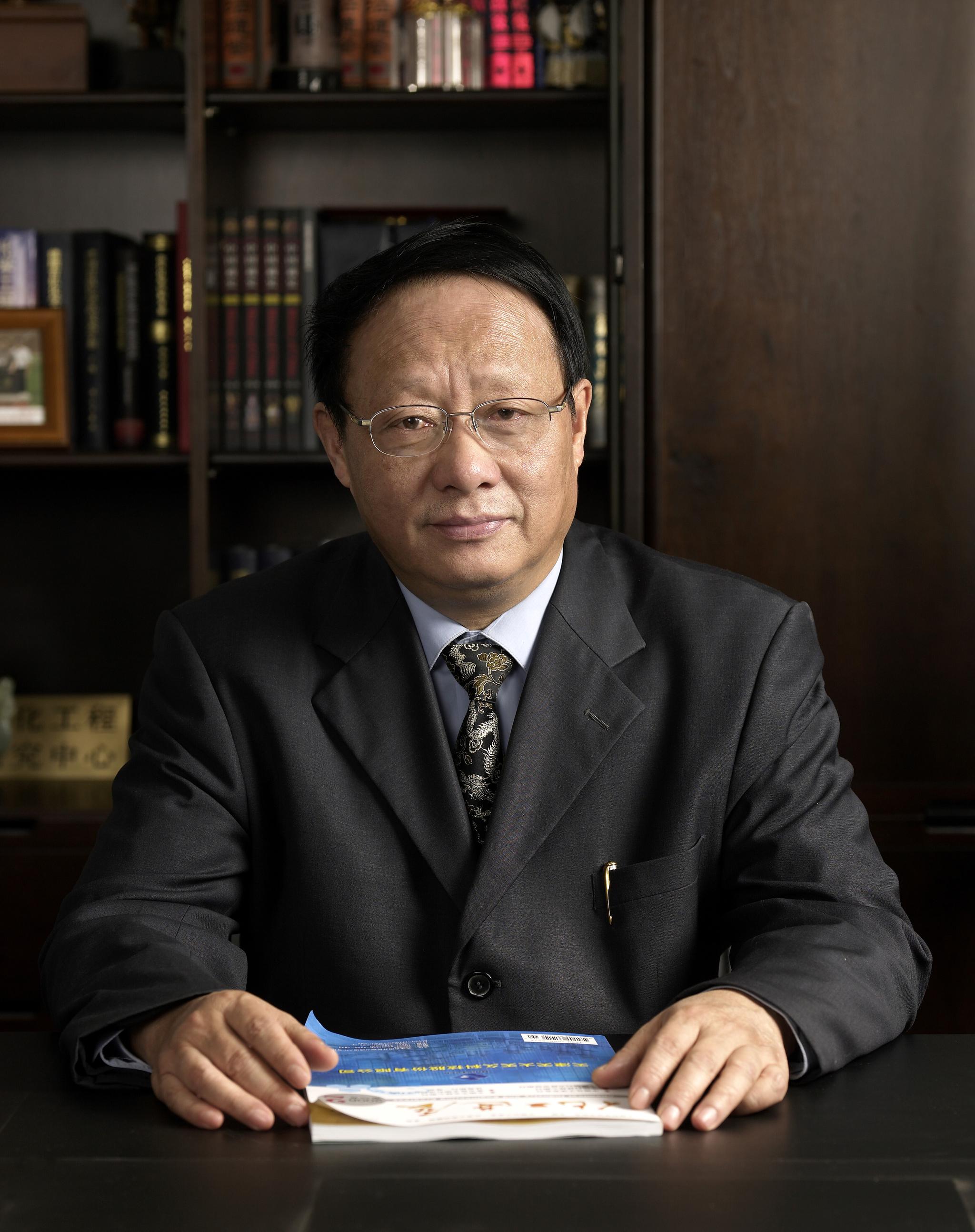 中国工程院院士欧阳平凯:生物可降解材料破解"白色污染"