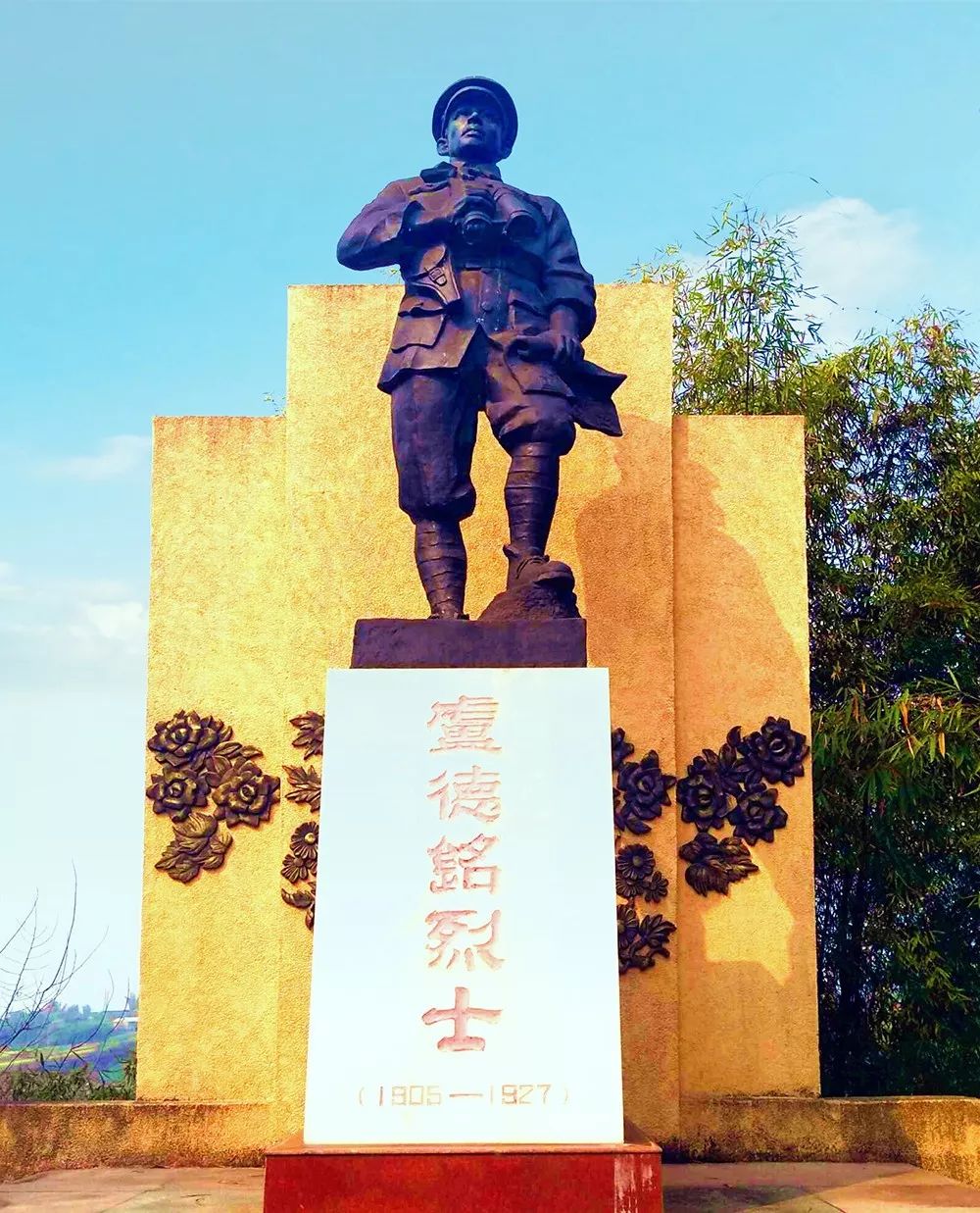 德铭精神春风化雨自流井好人谱写自贡新风尚