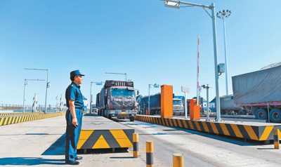 图片报道|卡口|放行|口岸_新浪新闻