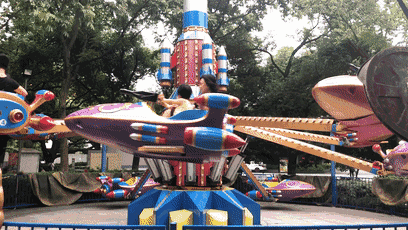 下降的时候能看到旋转跳跃的小飞机,真是别的地方找不到的配色,上镜