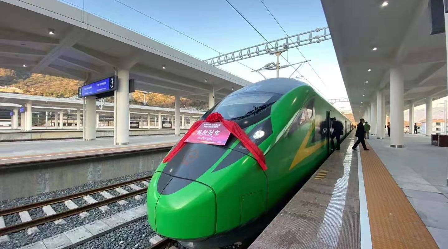 昆楚大铁路开通, 昆明与大理间实现动车直达只需不到2小时