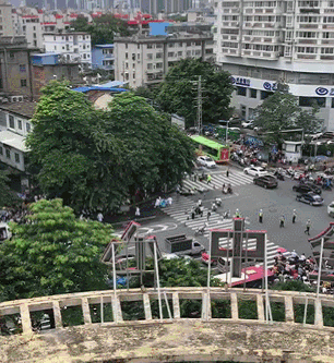 最新丨南宁市桃源路区医院门口发生严重车祸 牵动全南宁人的心