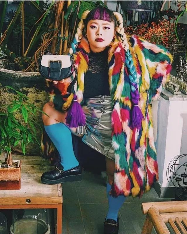 渡边直美的ins充满了她自身的色彩,这个胖胖姑娘每天都在辛勤地营业