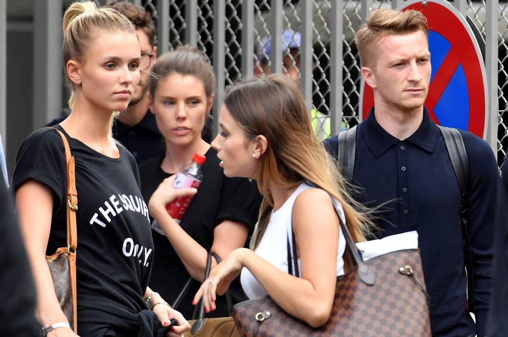 花色足球:罗伊斯女友身材高挑美若天仙