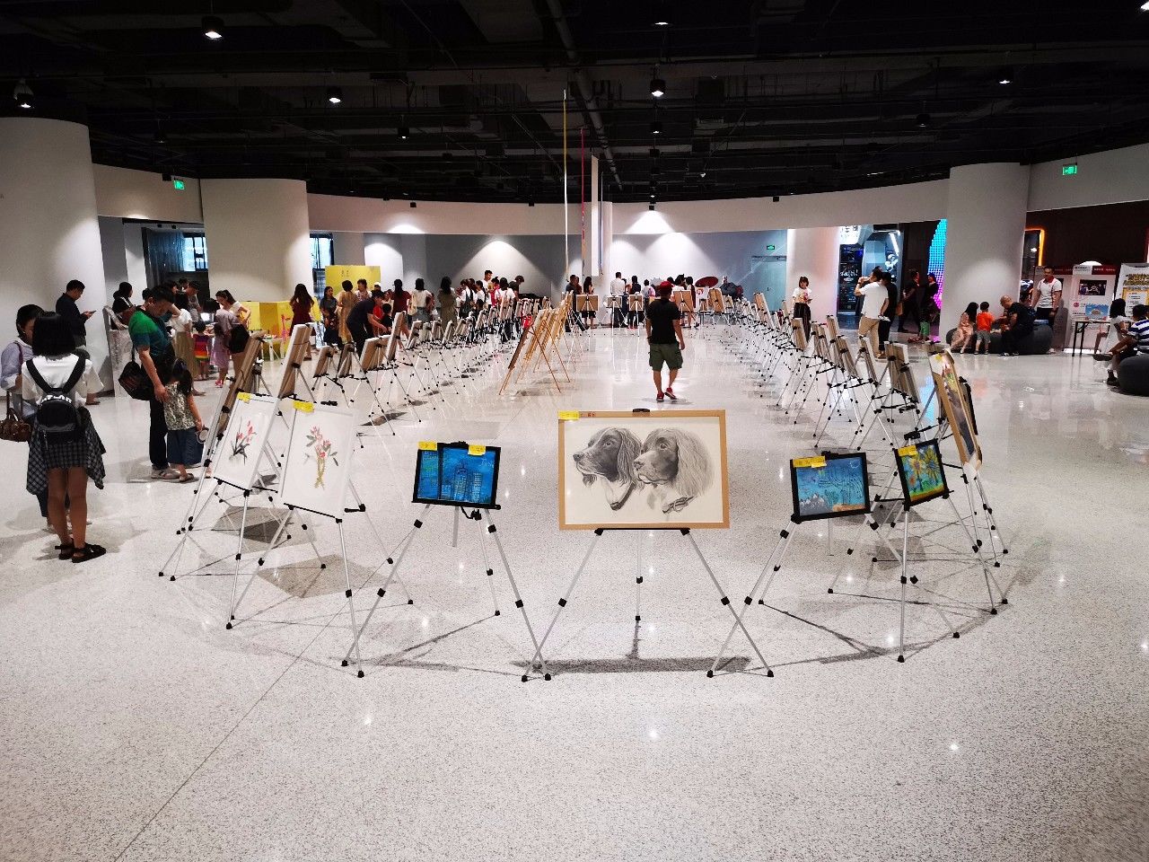 "孩子眼中的世界"2018凤凰未来国际慈善画展成功举办