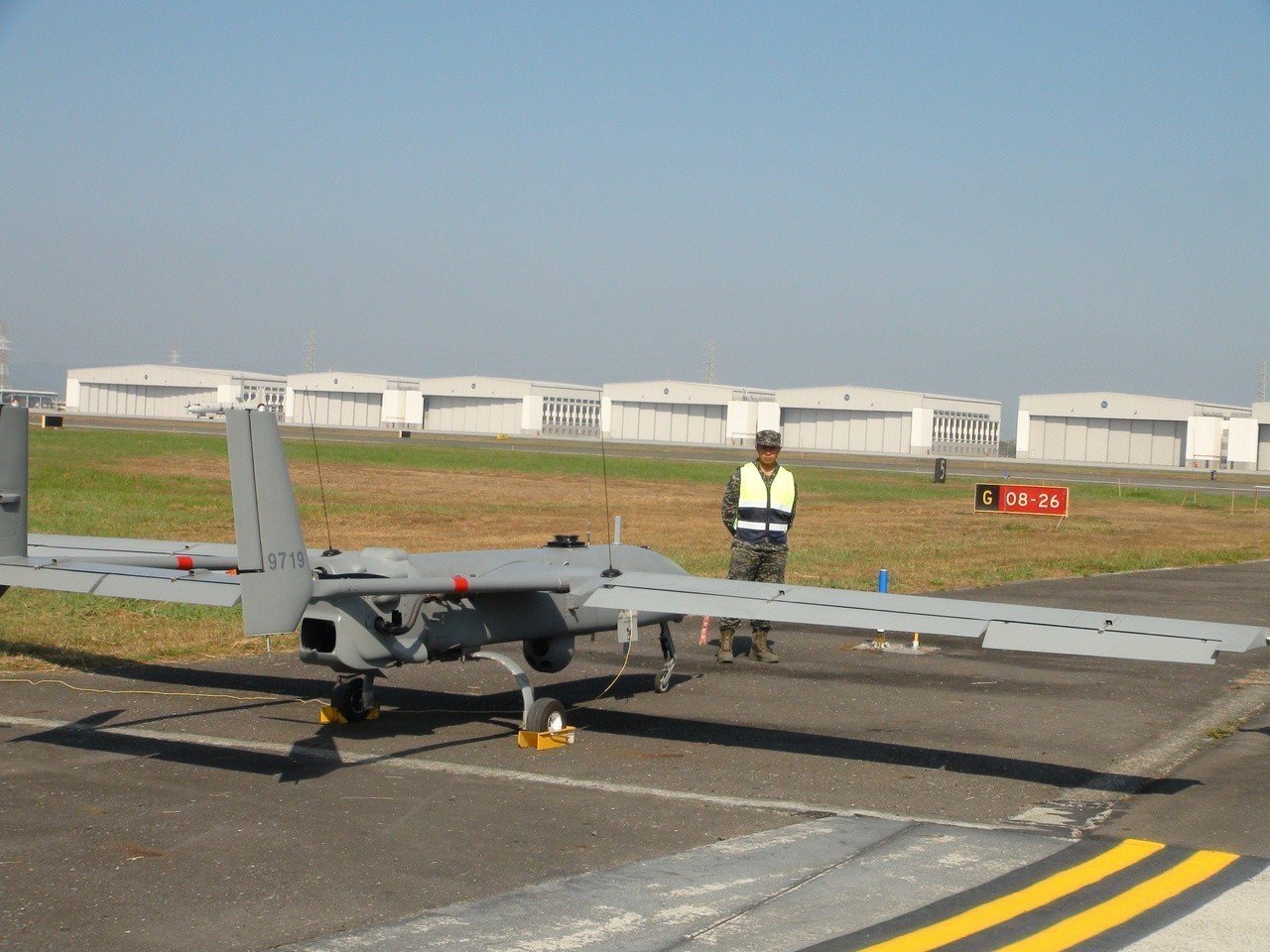 (观察者网讯)据台媒1月24日报道,台湾"国防部"上午首度公开台军无人机