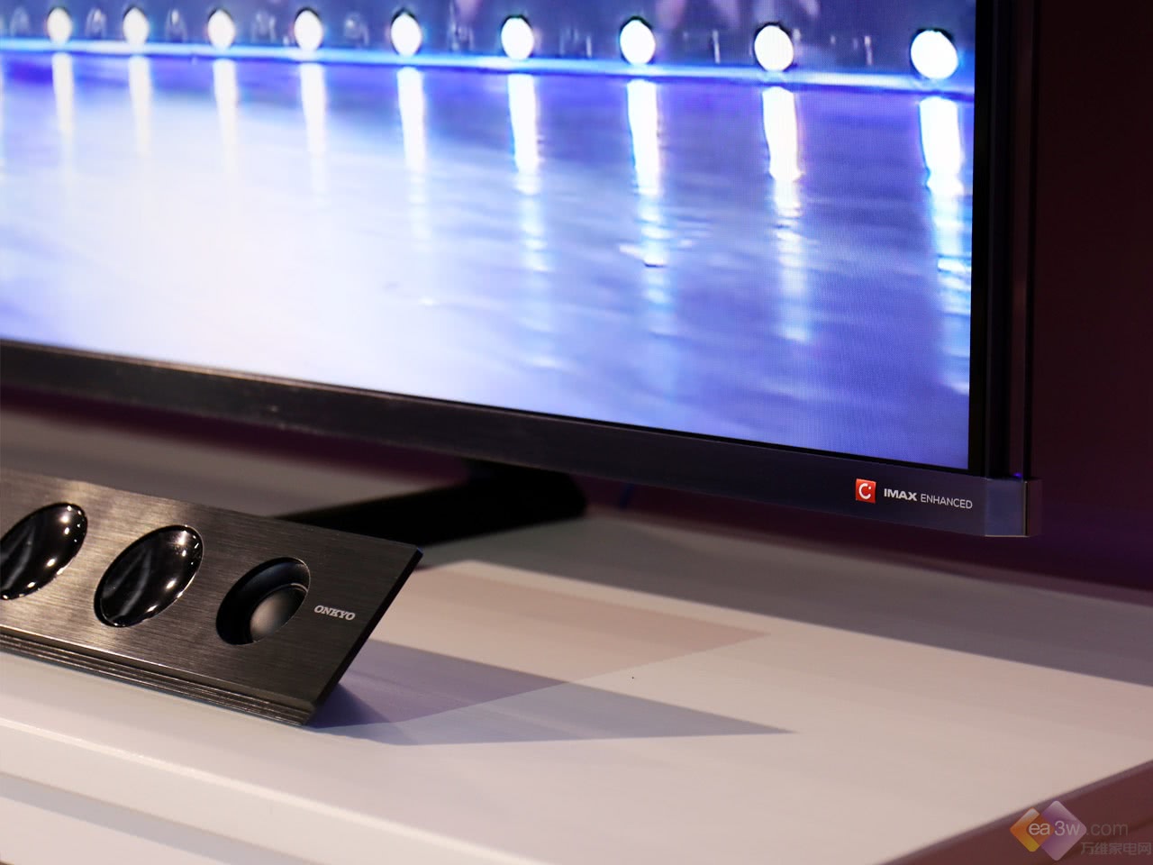 75吋tcl c10双屏qled tv细节展示tcl双11期间还为用户带去了75吋4999