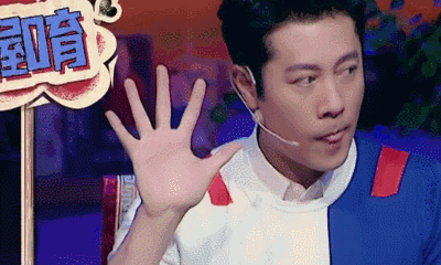 蔡国庆批朱正廷"捂嘴笑太娘",我笑穿了大气层