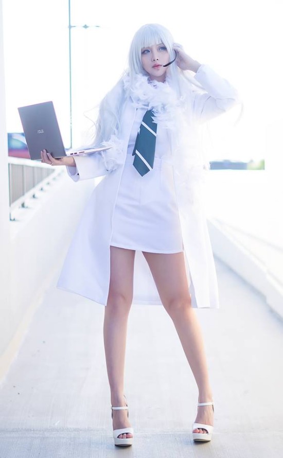 亚裔妹子黑化saber性感cos深沟白腿太诱人