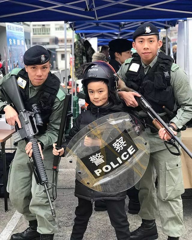 憑什麼香港警察這麼惹全國人民喜歡