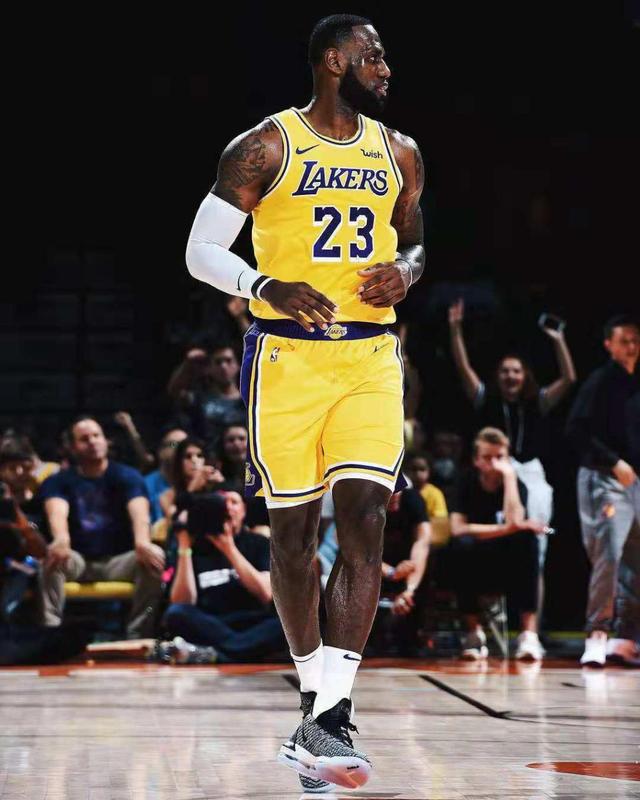 NBA预测:湖人迎战尼克斯,雄鹿主场对76人(昨日