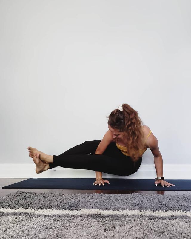 张钧甯如何保持气质闲时不忘练习瑜伽冥想气场才够强