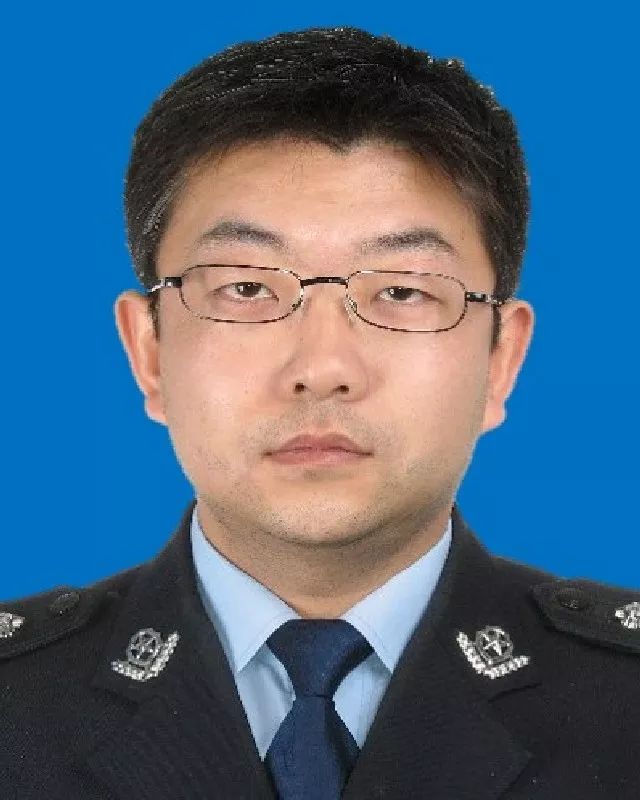 历任陶乐县公安局月牙湖派出所所长(副科级),银川市公安局兴庆区公安