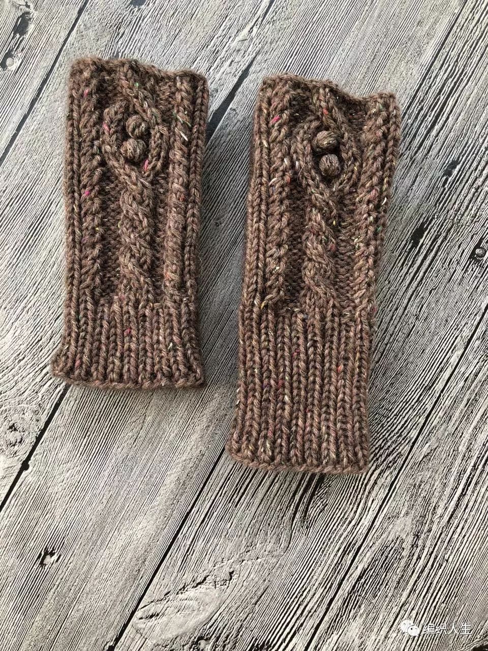 好看又好织的棒针直筒式扭花手套