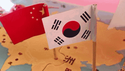 我唰唰唰就把祖国,韩国,日本,美国的国旗安排得明明白白.