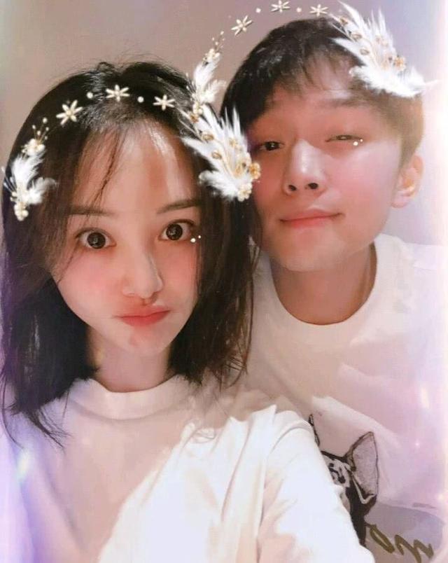 网友偶遇郑爽上海看房,打扮休闲兴致好,网友:为张恒买的?