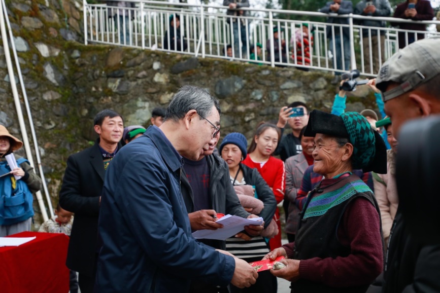 校党委书记王建国一行到甘洛县开展定点扶贫工作