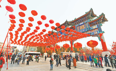 第三十四届北京地坛文化庙会现场。　　本报记者 王昊男摄