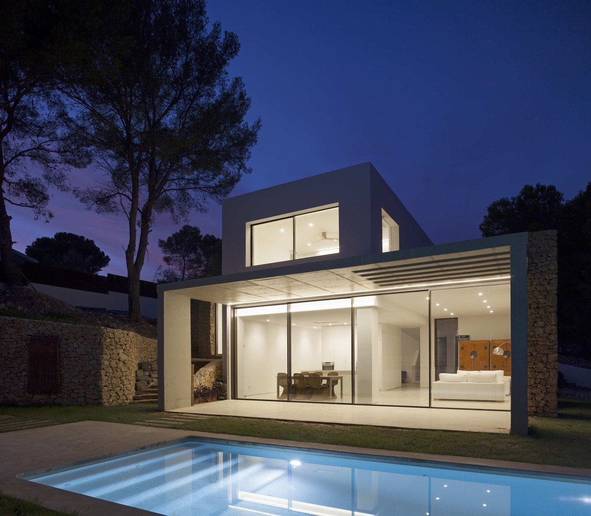 原始粗野的方体住宅:巴哈姆 / 莫赖拉之家