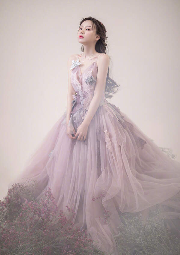 斗鱼歌姬周二珂全新写真照 清新脱俗,气质实在太迷人