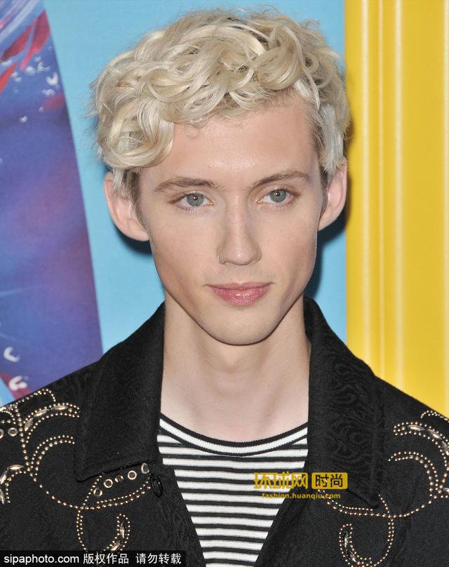 集才华颜值一身的澳籍小鲜肉戳爷特洛耶希文