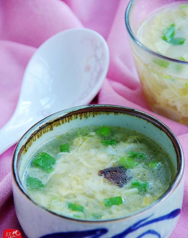 要想蛋花汤里的鸡蛋花像云彩般漂亮, 千万注意做对这一步别反了!