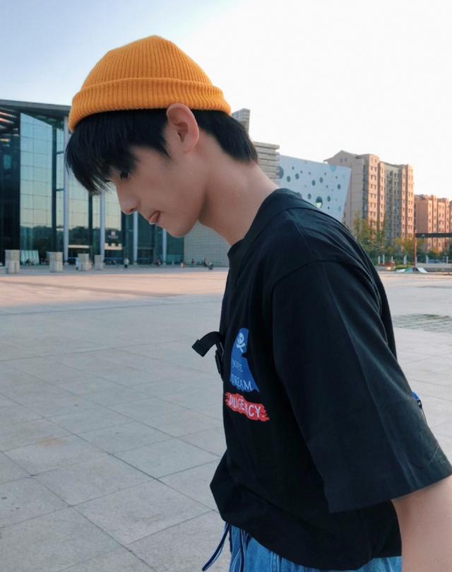 《清平乐》开播,发现"宝藏男孩"张家硕,帅得很像金城武