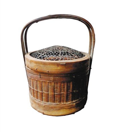 造型古朴的竹火笼