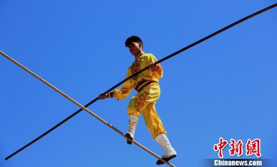 "达瓦孜"助阵新疆和静东归节 精彩表演惊叹全场