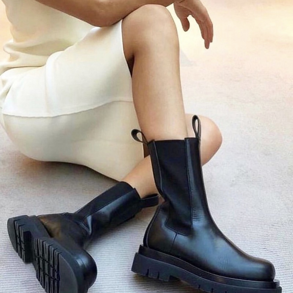 穿上英伦风骑士靴,一秒自信出街