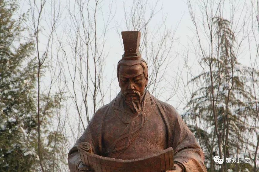 可能会感到陌生,他其实是秦国的第一个王——秦惠王嬴驷的异母弟,嬴疾