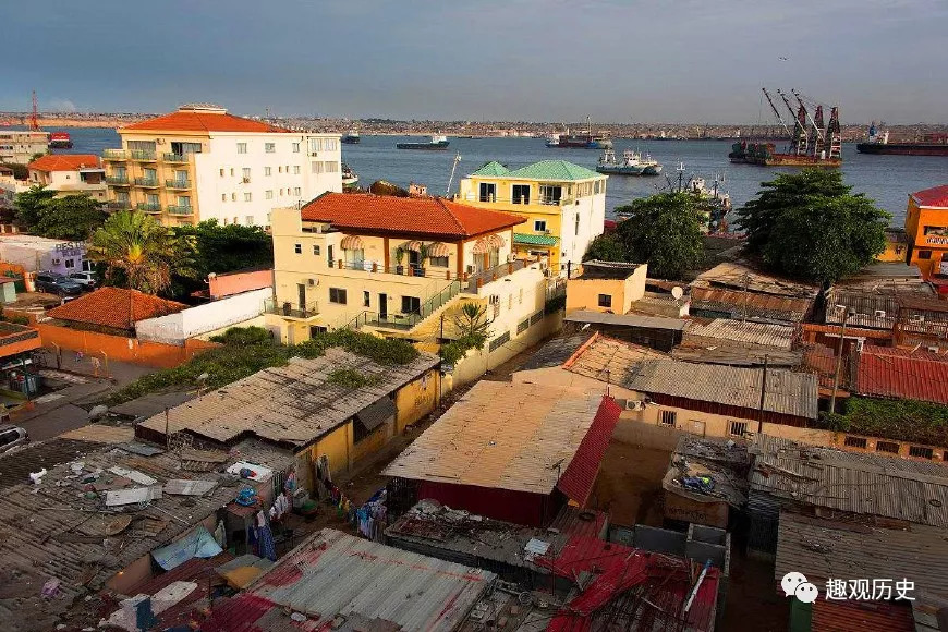 卡宾达省的棚户区近年来,随着卡宾达发现了巨量石油资源,安哥拉政府