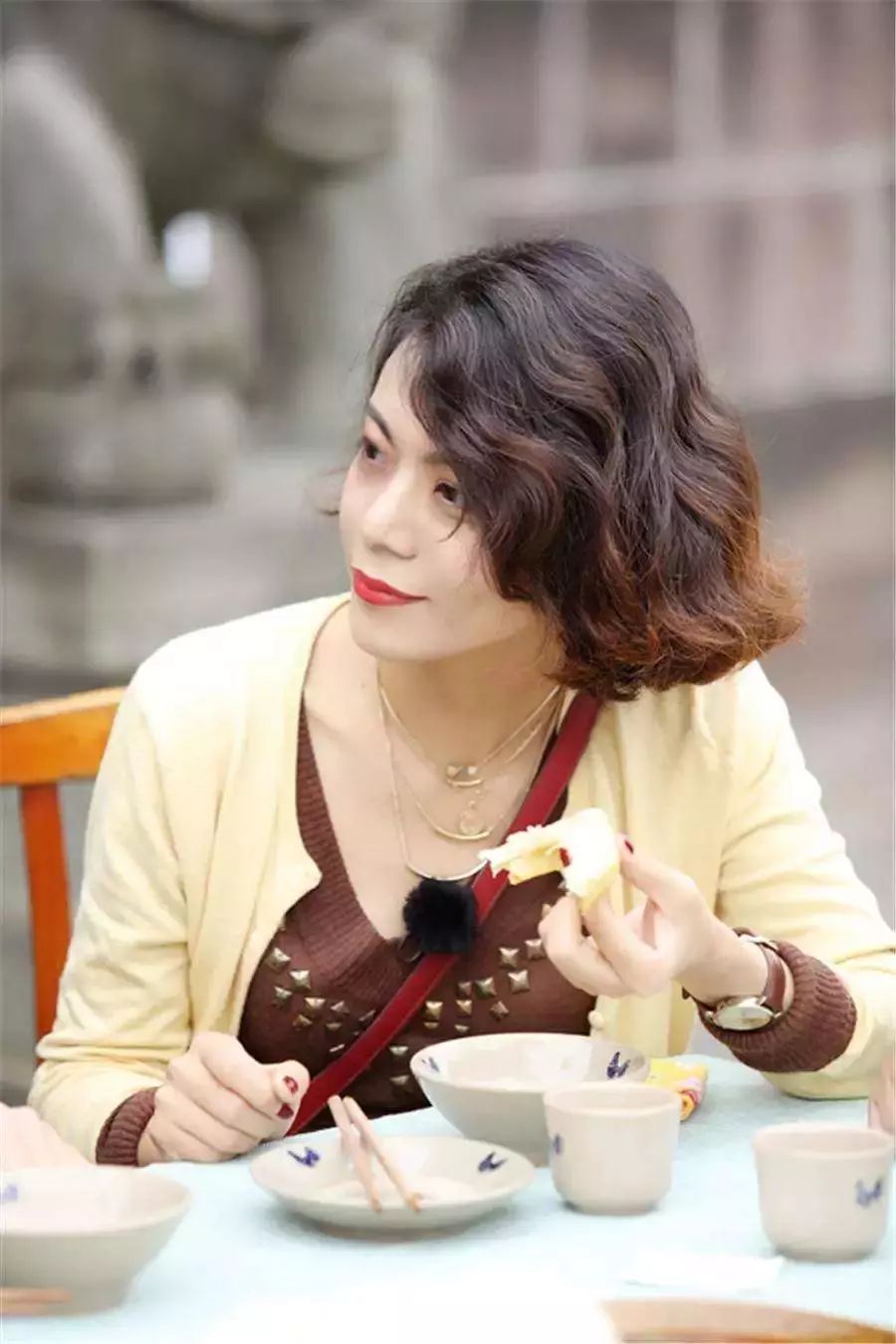 复旦女神教授陈果:比起风情万种,智慧的光芒更撩人