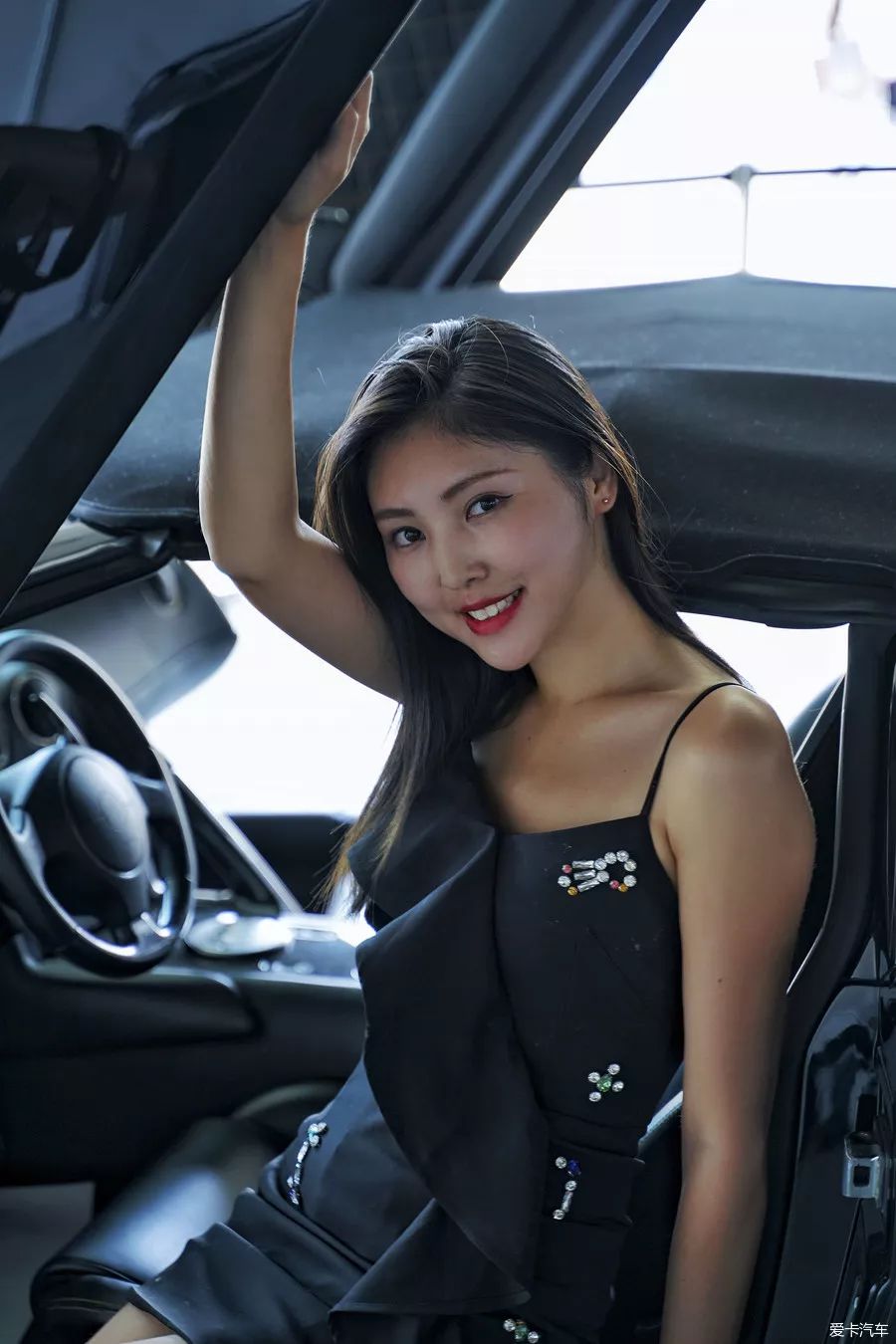 豪車美女身高174的長腿女神與蘭博基尼相遇