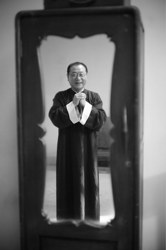 范伟深圳征婚交友冲上了热搜 因为他这次完美“
