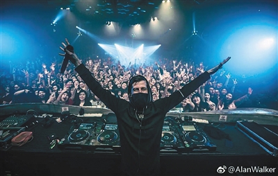 21岁最红dj靠网课学会做音乐