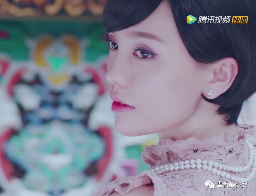 《笑傲江湖》中的蓝凤凰 ↓之后接了挺多古装角色,包括《美人心计》