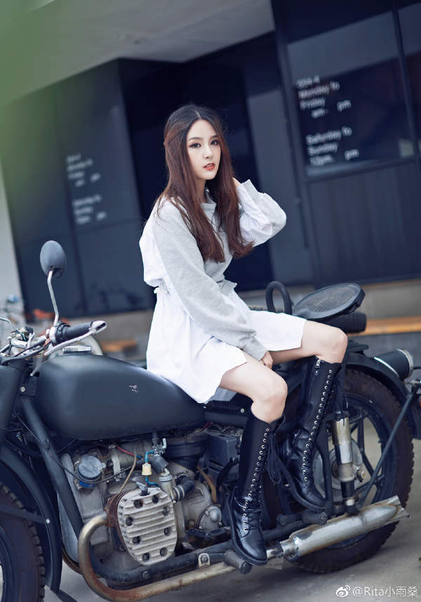 lol最美女解说rita晒福利美照长腿逆天笑容清新治愈
