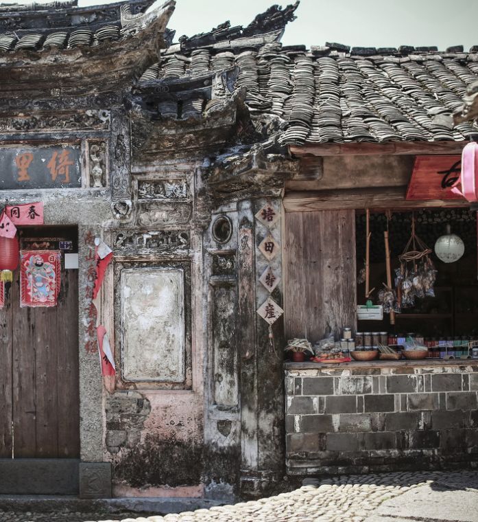 是明清時期客家古民居建築群.