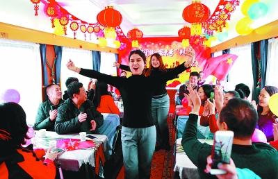 文化的一个组成部分……"2月4日13时05分,t9526次列车驶出新疆吐鲁