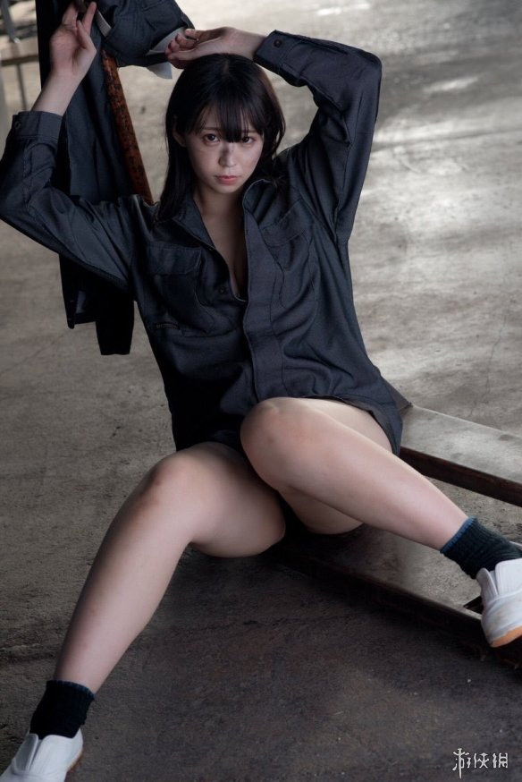 小姐姐布料有点少哇!11区美臀coserつぐ性感私房照