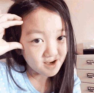 "拜托把你脸上的痣遮住再发美拍"从此,窦靖童与李嫣有了"