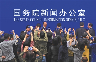 履新满月 证监会主席易会满首秀