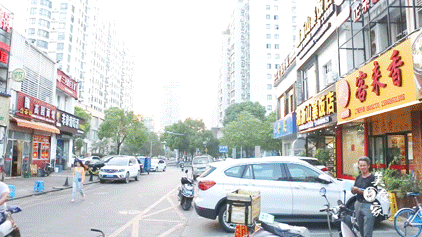 在台州有一家正宗的"嵊州小吃店"奕萍小吃,地方就在康平路附近,估计