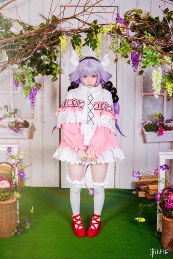 身为战斗民族的rocksy light,脸蛋小巧又精致,身材娇小又纤细完全属于