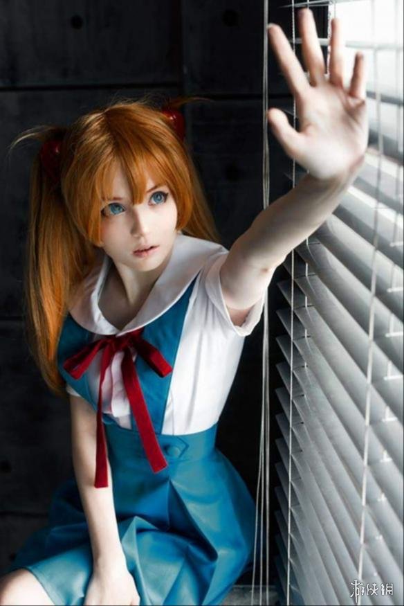 身为战斗民族的rocksy light,脸蛋小巧又精致,身材娇小又纤细完全属于