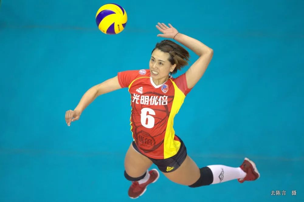 排超| 图说"微笑的曾春蕾打出漂亮排球" 背后的故事
