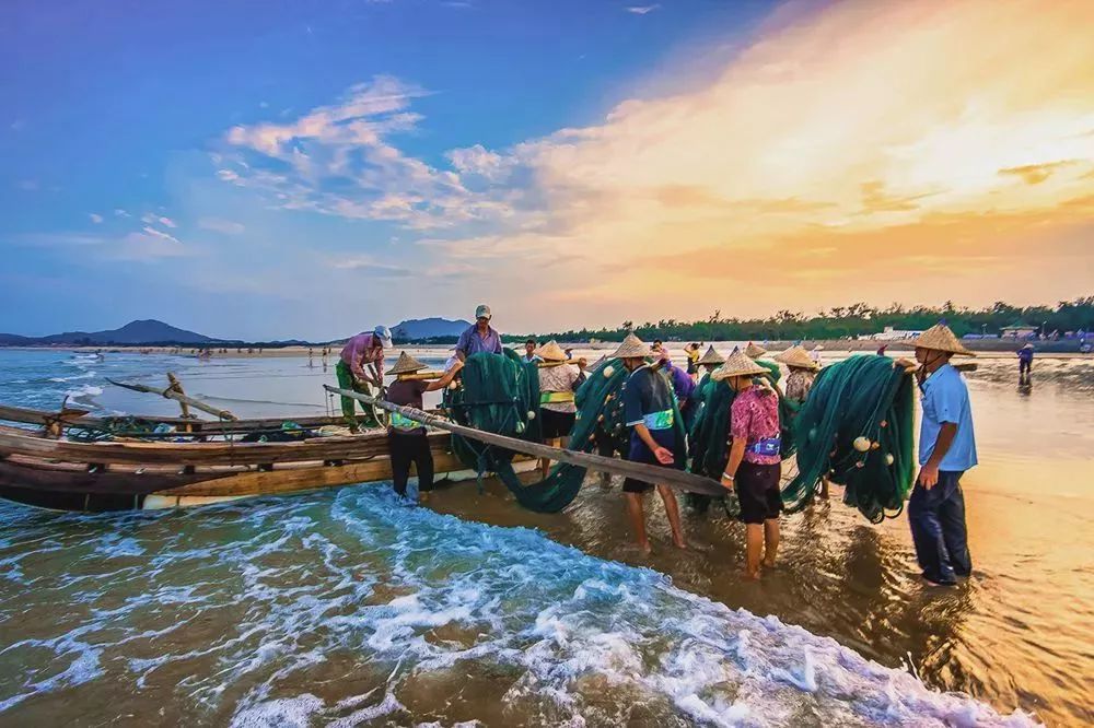 亲身体验渔家乐趣收获一箩筐一箩筐的巴浪鱼与丁香鱼是和当地渔民一起