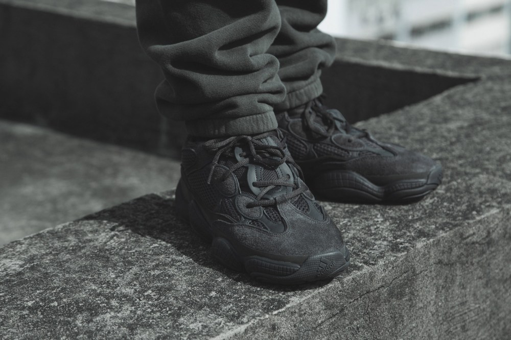 上脚酷炫又高街!yeezy 500 "utility black" 本周末正式发售