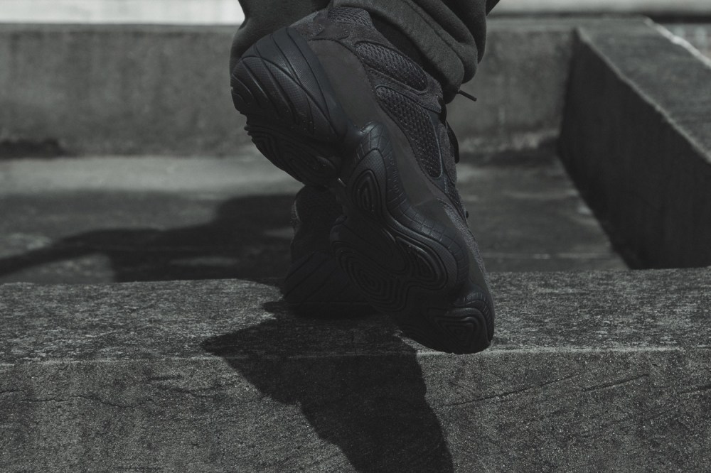 上脚酷炫又高街!yeezy 500 "utility black" 本周末正式发售